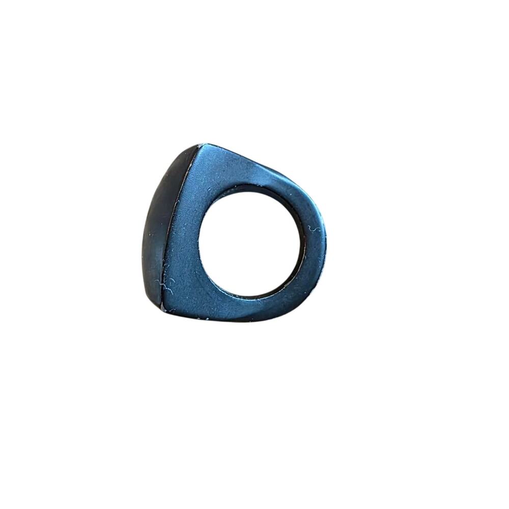 Black metal ring size 6